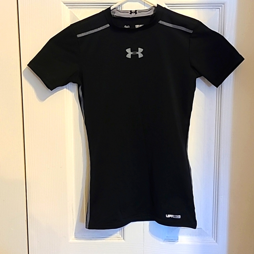 Boys sm Under Armor dri-fit tee
